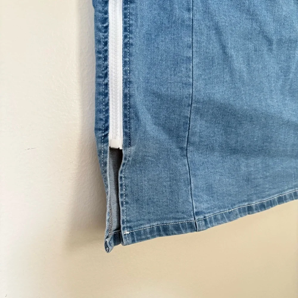 DAVI & DANI Denim Mini Skirt Size Medium - Picture 5 of 10